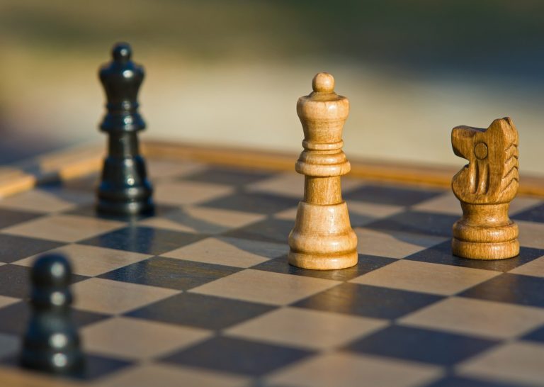 Pionki na szachownicy